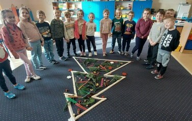 Projekty, zajęcia edukacyjne, innowacja Mądrzy Rodzice &bdquo;Jedyneczki&rdquo; 81