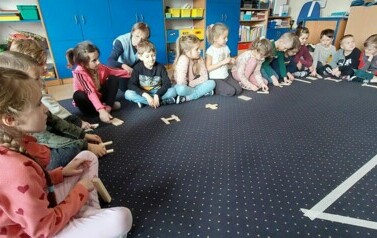 Projekty, zajęcia edukacyjne, innowacja Mądrzy Rodzice &bdquo;Jedyneczki&rdquo; 86