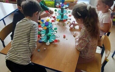 Projekty, zajęcia edukacyjne, innowacja Mądrzy Rodzice &bdquo;Jedyneczki&rdquo; 88