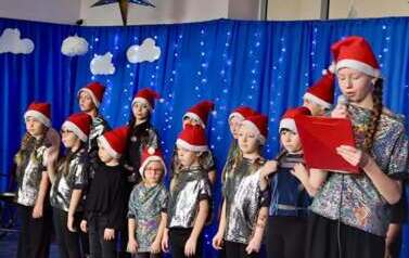 Ch&oacute;r Gaudeo i pierwsze kolędowanie w "Jedyneczce". Dziękujemy. 11