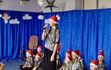 Ch&oacute;r Gaudeo i pierwsze kolędowanie w "Jedyneczce". Dziękujemy. 13