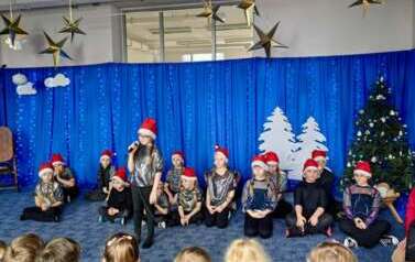 Ch&oacute;r Gaudeo i pierwsze kolędowanie w "Jedyneczce". Dziękujemy. 14