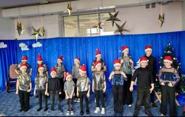 Ch&oacute;r Gaudeo i pierwsze kolędowanie w "Jedyneczce". Dziękujemy. 15